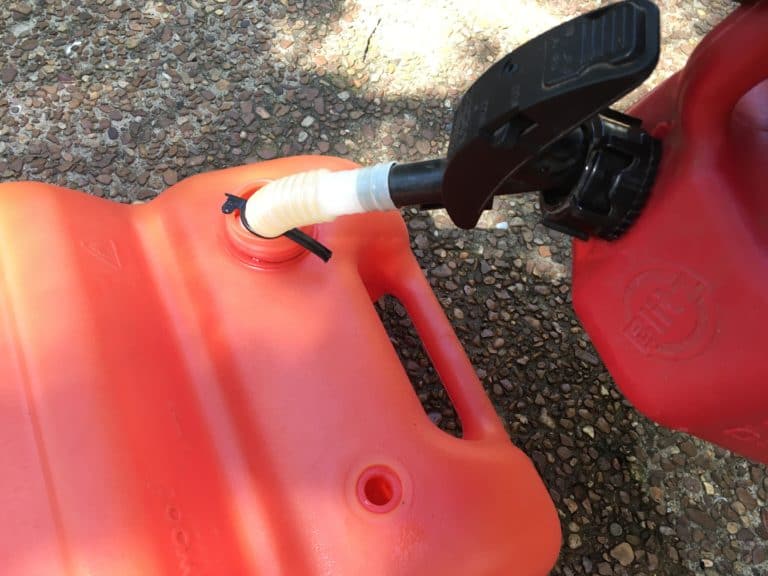 How to clean easily a portable gas tank before winter